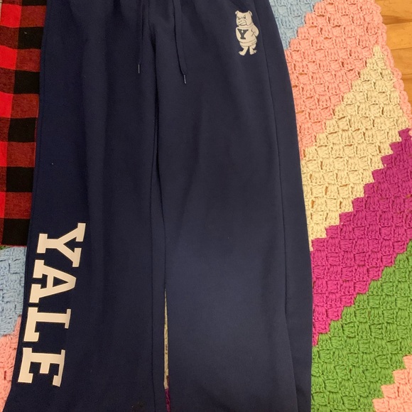 Yale merch. - Picture 1 of 2